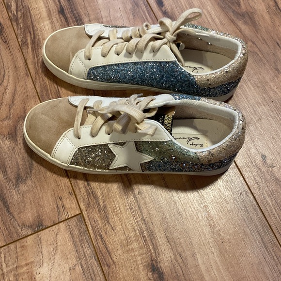 Sparkly Star Shoes - Picture 3 of 6